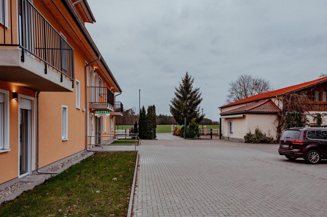 Motel Zur Dachsbaude Wandlitz Exterior photo